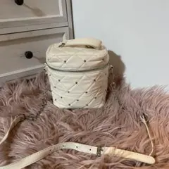 ホワイト キルティング ショルダーバッグ