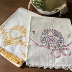 アンティークஐ⋆*花柄刺繍ピロケース・ロング・ - メルカリ