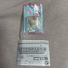 y*i様 ハローキティ カプセルトイ キーチェーン付き 日焼けキティ