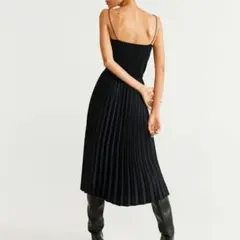 【マンゴー MANGO】ブラック 黒 プリーツスカート 膝丈 ひざ丈スカート