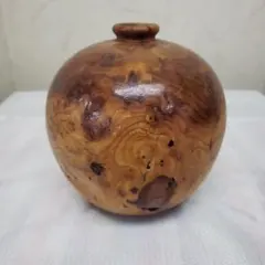 蔵出し特価　香杉材　手作り木製丸型花器　直径１３cm高さ１５cm　水不可