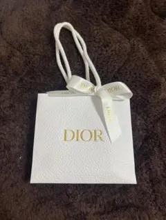Dior ホワイト ショッパー リボン付き