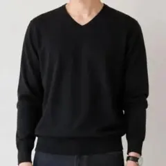 UNIQLO Vネックニット ブラック シンプル コットンブレンド ベーシックのサムネイル