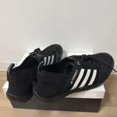adidas スニーカー