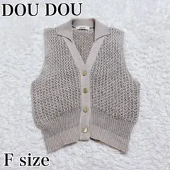 DOUDOU GOLDボタンニットベスト　ベージュのサムネイル