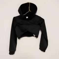 【SHEIN】 8月まで激安！！クロスデザイン クロップド フーディー 黒 9Yのサムネイル