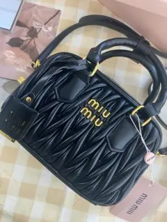 miu miu ブラック ショルダーバッグ