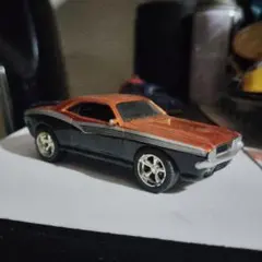 オレンジと黒のクーペミニカー