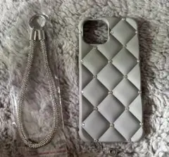 iPhone15グレーケースとシルバーストラップ