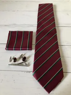 フォーマルウェア 4点セット (光沢ストライプ ネクタイ＆チーフ＆小物)