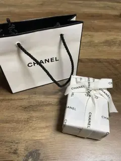 プレゼント用　ル リフト ラ クレーム マン　（黒いパッケージのハンドクリーム）