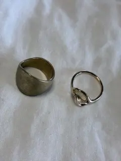 シルバーリングと金属製リングのセット