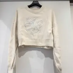 イング　刺繍入り　オフホワイト　クロップドトレーナー