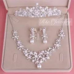 パールティアラ＆ネックレスイヤリング/ピアスウェディングブライダル結婚式前撮りd