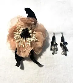 ✨【アトリエ染花 】✨未使用！コサージュとピアスのセット　ケース付き/お値下げ❗️