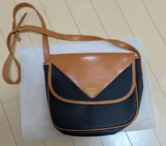 Yves Saint Laurent ショルダーバッグのサムネイル