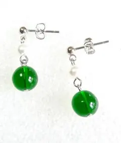 グリーンクォーツとホワイトパールのポストピアス