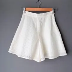 To b. by agnes b. 総レース キュロットパンツ ホワイト 36のサムネイル