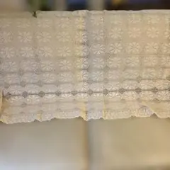 ベージュ花模様レース生地　マルチかばー