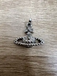 ミニバスレリーフネックレス　ペンダント　ヴィヴィアンウエストウッド