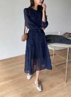 【新品未使用】DHOLIC ストラップ付ドットプリーツワンピース ネイビー