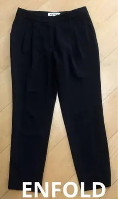 ENFOLDエンフォルド　美品　人気　定番　タック　テーパード　パンツ　ブラックのサムネイル