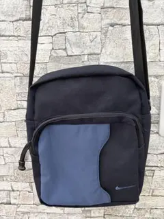 NIKEナイキ　高密度ナイロン　ショルダーバッグ　刺繍ロゴのサムネイル