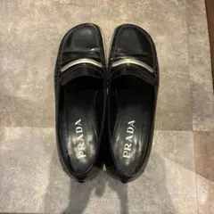 PRADA メタルプレート ローファー ブラック　36.5 約24cmのサムネイル