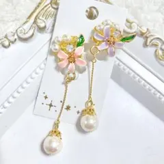 ハンドメイドイヤリング【No.54】痛くない 蝶バネ 花 アシンメトリー 綺麗