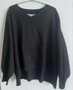 LAKOLE Vネックニット
