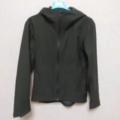 美品！ユニクロ ブロックテックパーカー オリーブ S