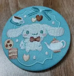 新品　シナモンロール刺繍缶バッチ
