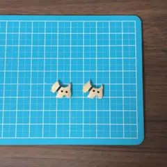 犬型 木製ボタン 2個セット　ヨークシャーテリア
