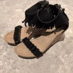 MINNETONKA フリンジ付きウェッジサンダルのサムネイル