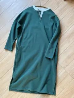 ロゴス　ワンピース　あたたか　グリーン　シンプル　アウトドア　ノーカラー
