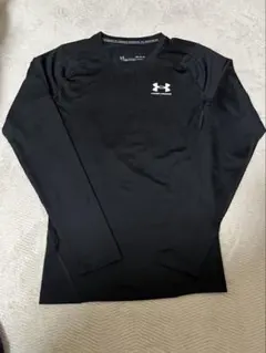 アンダーアーマー メンズアンダーシャツ 長袖　ブラック　Mサイズ