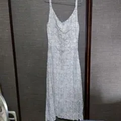 ワンピース　白　幾何学模様