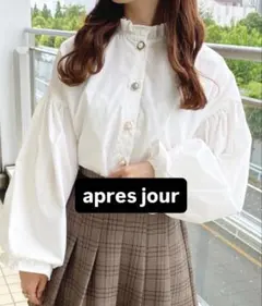 いろいろボタンフリルハイネックブラウスのサムネイル
