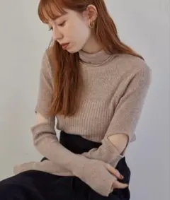 hinari カットアウトリブタートルネックニット Fのサムネイル
