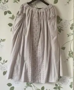 刺繍入りベージュフレアロングスカート
