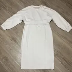 DAZY ホワイト ロングワンピース 長袖 スリット入り