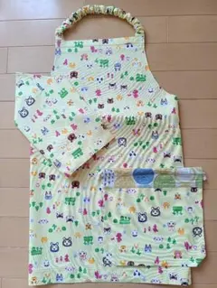 ☆140前後エプロン3点セット　集合動物いっぱい柄