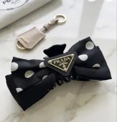 ♡プラダ♡トライアングル♡ベルベット♡リボン バレッタ♡ブラック