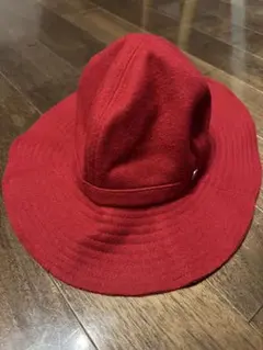 FITH 赤いバケットハット ボタン付き