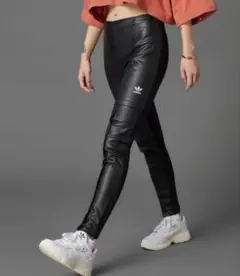 adidas アディダス　フェイクレザー スリム スナップボタン パンツ 異素材のサムネイル