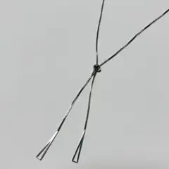 シルバー ラリエットロングネックレス　三角チャーム Y字