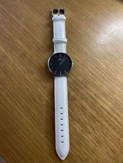 Daniel Wellington 腕時計 ブラックレザーのサムネイル