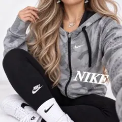 NIKE ほつれあり スポーツ パーカー めちゃくちゃかっこいいです！
