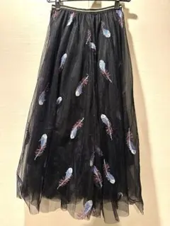 刺繍羽根模様 ブラックロングスカート