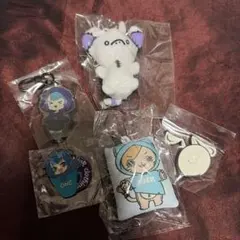 ニーアクロージング　アクリルキーホルダー　ぬいぐるみキーホルダーなどのサムネイル